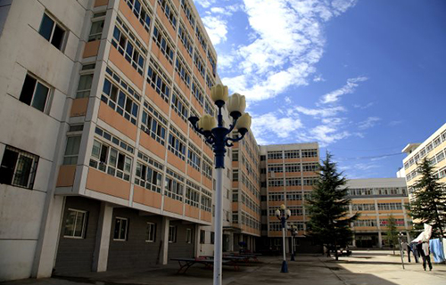 潍坊一轻工业技工学校