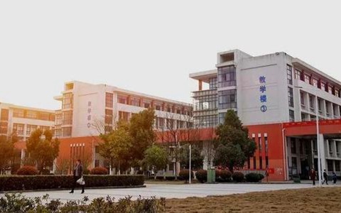 成都铁路技工学校建筑工程施工专业——工程测量方向