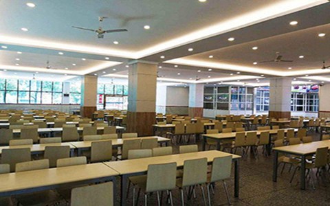 成都市机械高级技工学校汽修维修